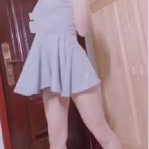 热舞女神咚小姐精选大长腿视频照片合集，某平台妖娆JK学生服装养眼互动